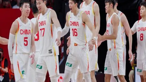 “G联赛季后赛晋级名单公布：毒蛇、勇士等队脱颖而出，卫冕冠军、南湾湖人等无缘下一轮”